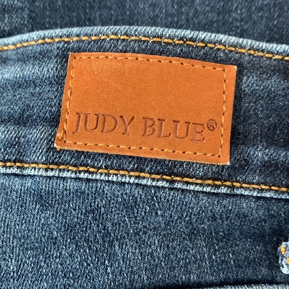 Judy Blue Angie Relaxed Fit Straight Leg Jean - Picture 8 of 16